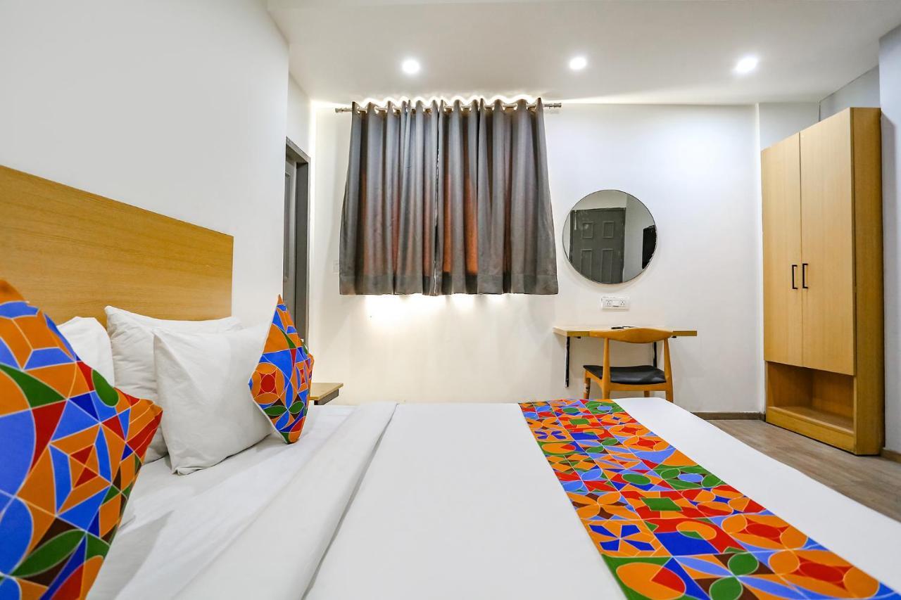 Fabhotel Vat - Meera Bagh Делхи Екстериор снимка