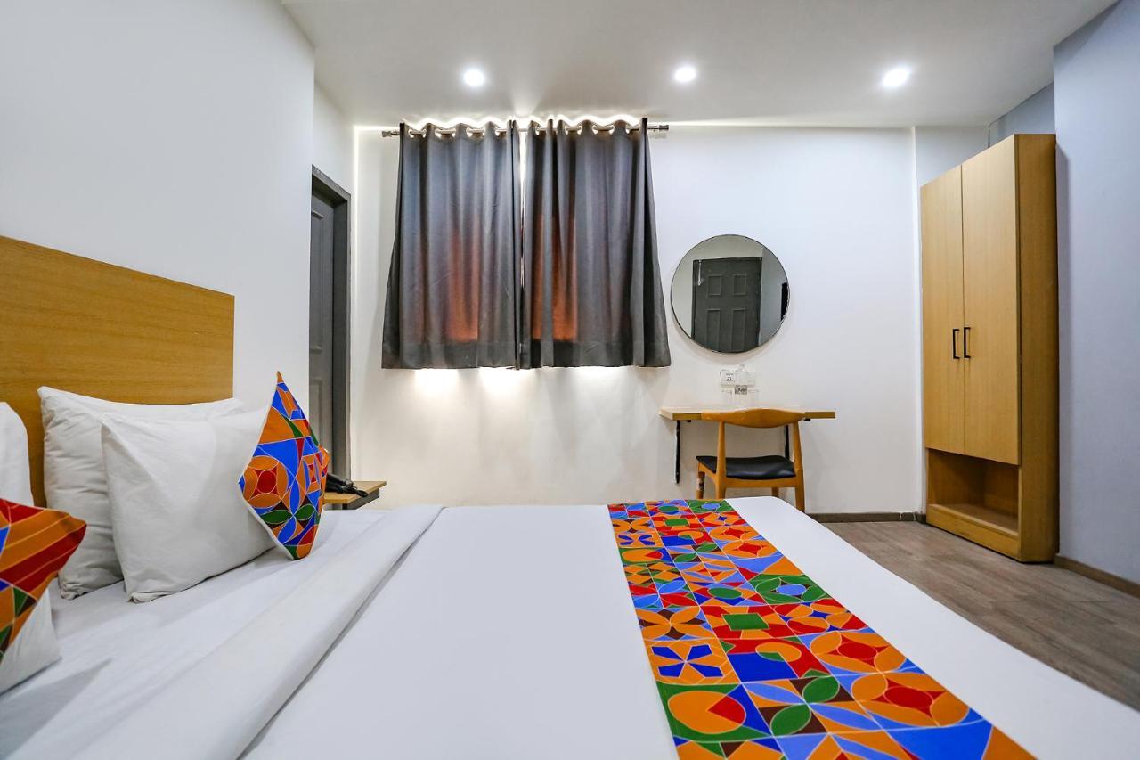Fabhotel Vat - Meera Bagh Делхи Екстериор снимка