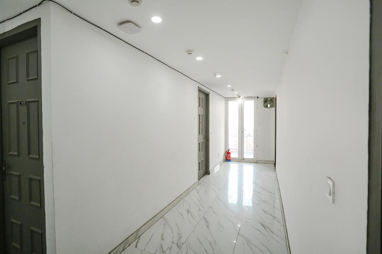 Fabhotel Vat - Meera Bagh Делхи Екстериор снимка