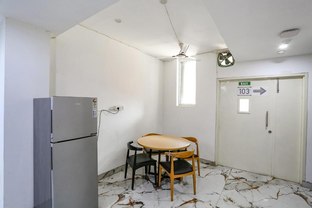 Fabhotel Vat - Meera Bagh Делхи Екстериор снимка