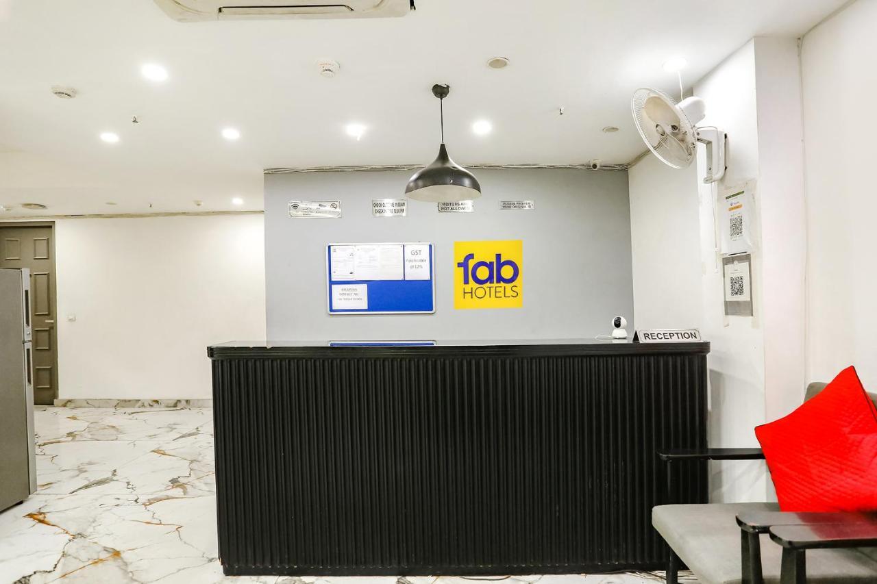 Fabhotel Vat - Meera Bagh Делхи Екстериор снимка