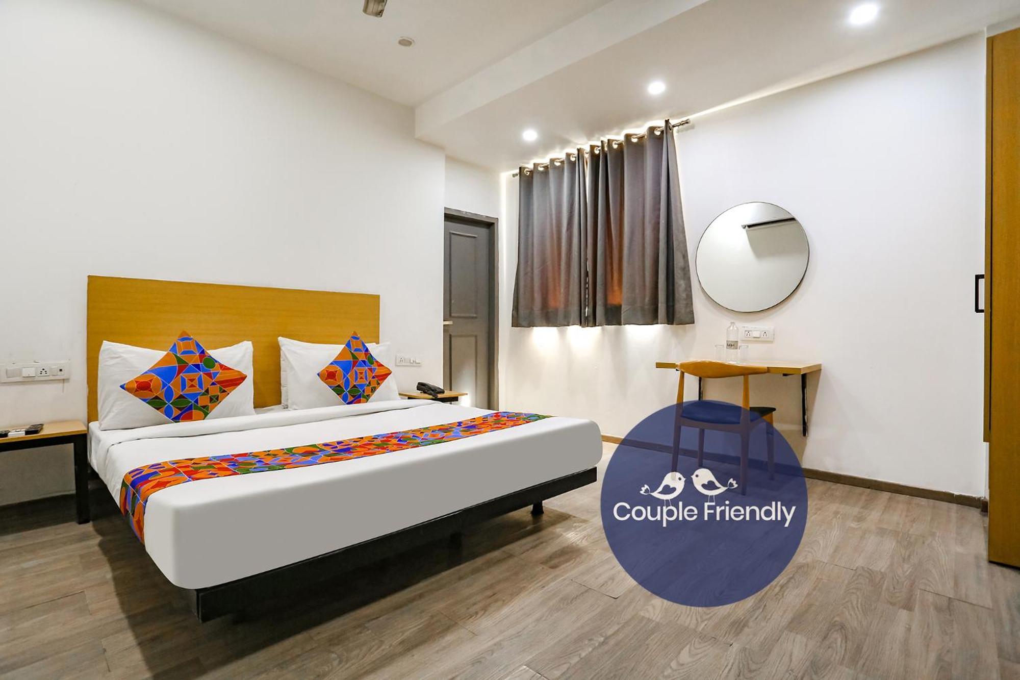 Fabhotel Vat - Meera Bagh Делхи Екстериор снимка